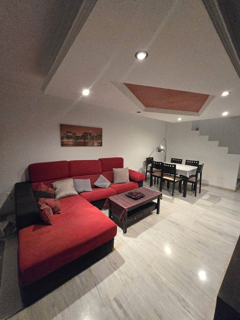 Sala d'estar de Casa o xalet en venda en Roquetas de Mar amb Calefacció, Jardí privat i Terrassa