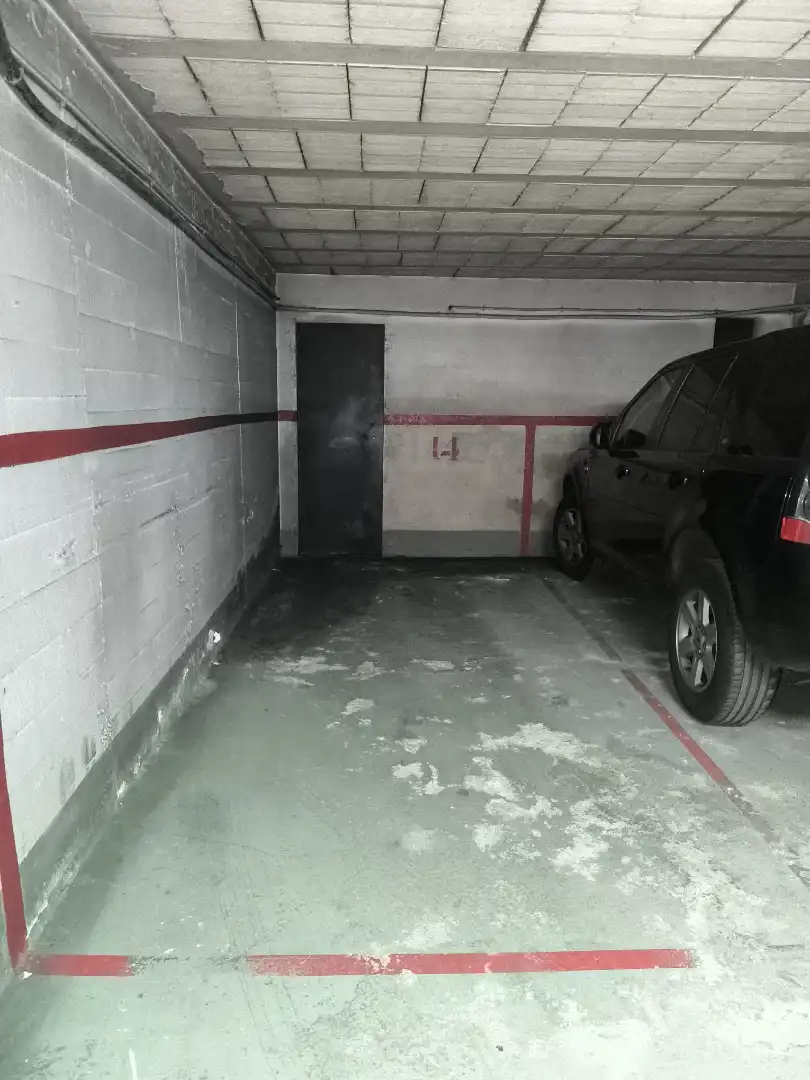 Parking de Piso en venta en Pontevedra Capital  con Calefacción, Parquet y Trastero