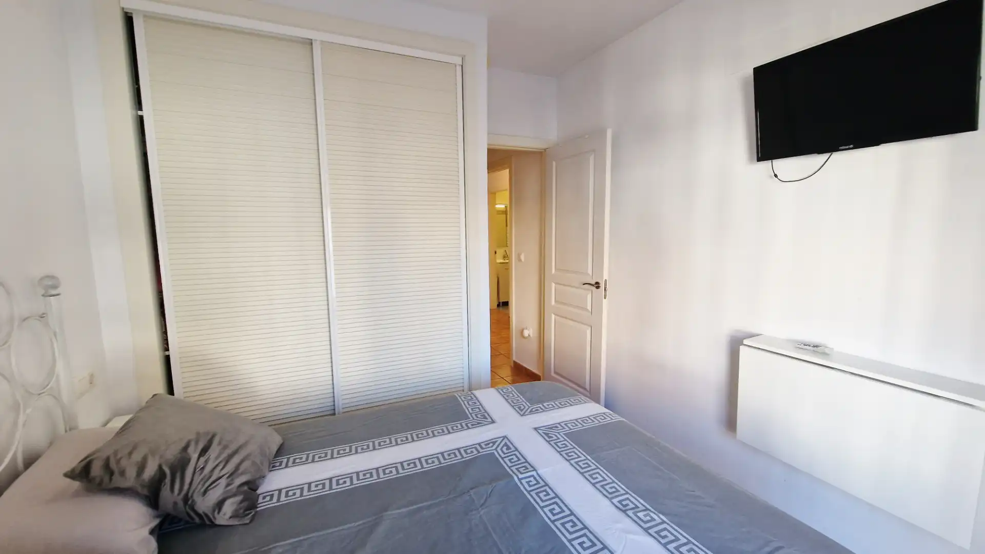 Dormitori de Apartament en venda en Vélez de Benaudalla amb Moblat, Forn i Rentadora