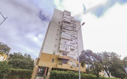 Exterior view of Flat for sale in  Sevilla Capital