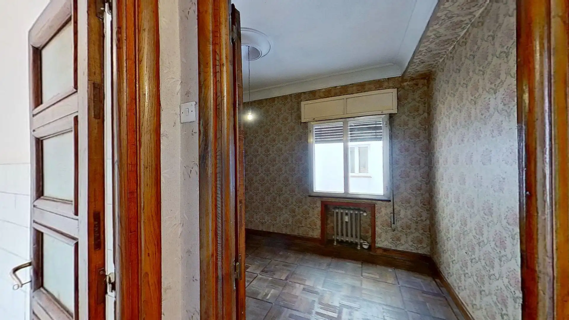 Habitación de Piso en venta en Oviedo  con Calefacción