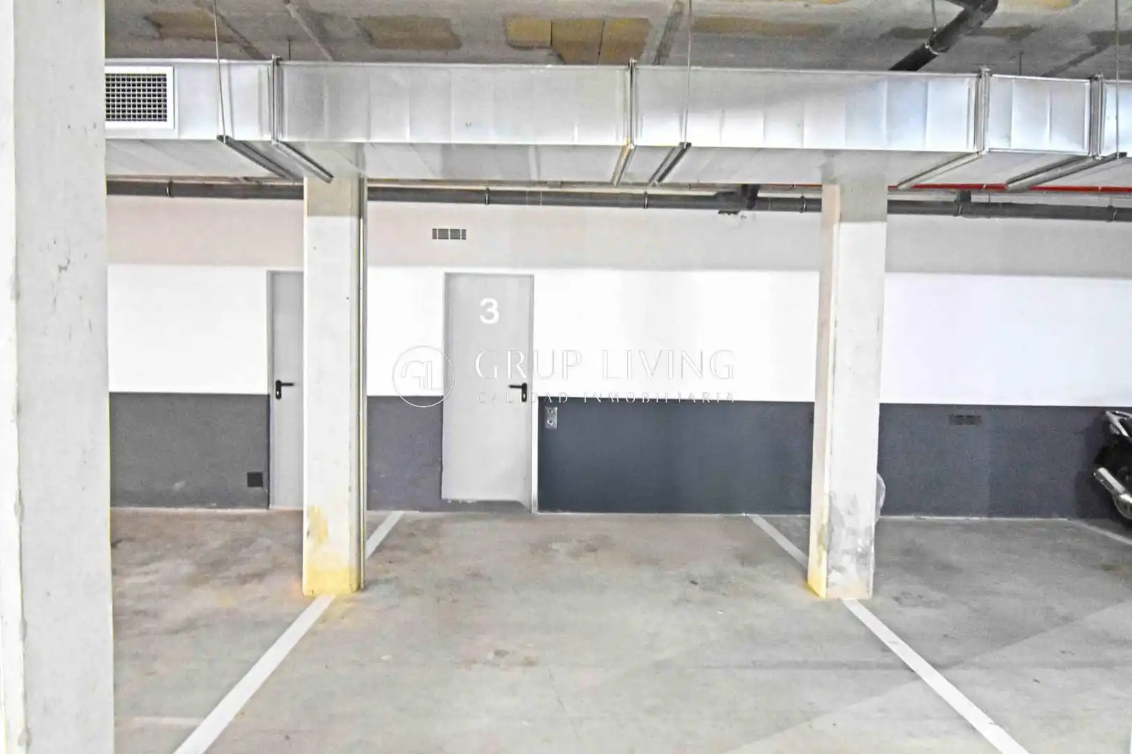 Parking de Piso en venta en Sitges con Aire acondicionado, Calefacción y Jardín privado