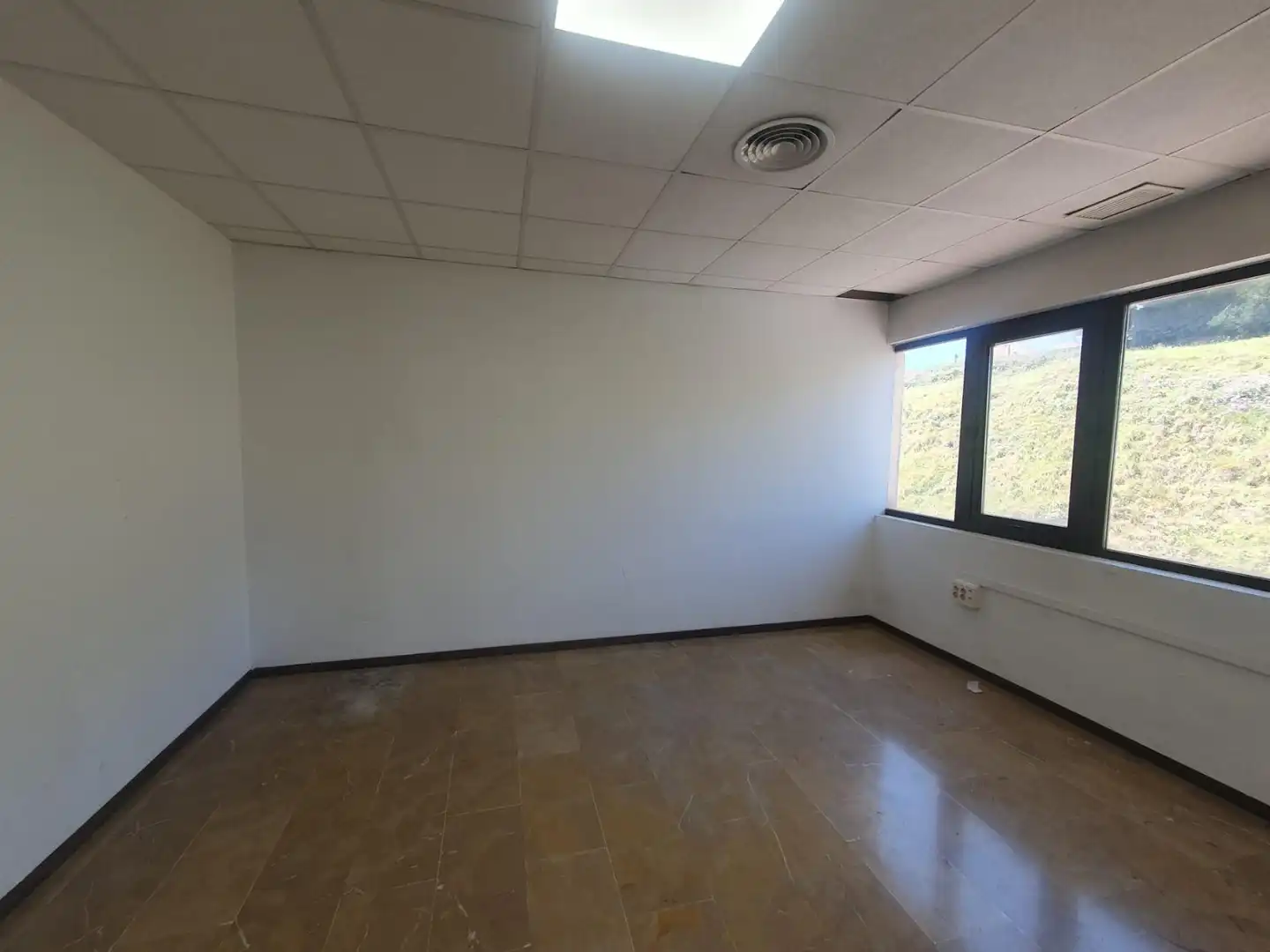 Oficina de alquiler en San Juan de Aznalfarache