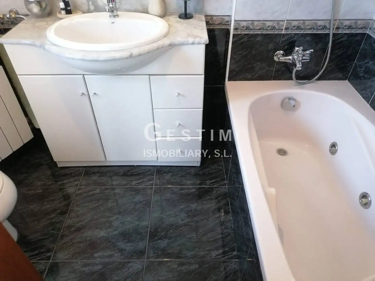 Baño de Piso en venta en Manlleu con Calefacción, Terraza y Balcón