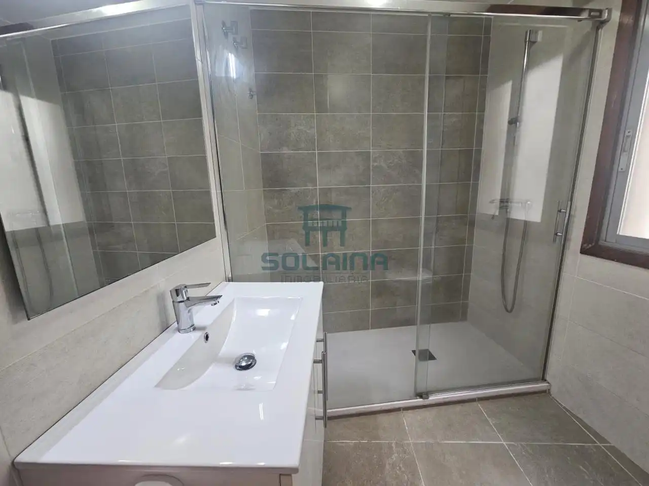 Badezimmer von Wohnung zur Miete in Ourense Capital  mit Heizung, Parkett und Abstellraum