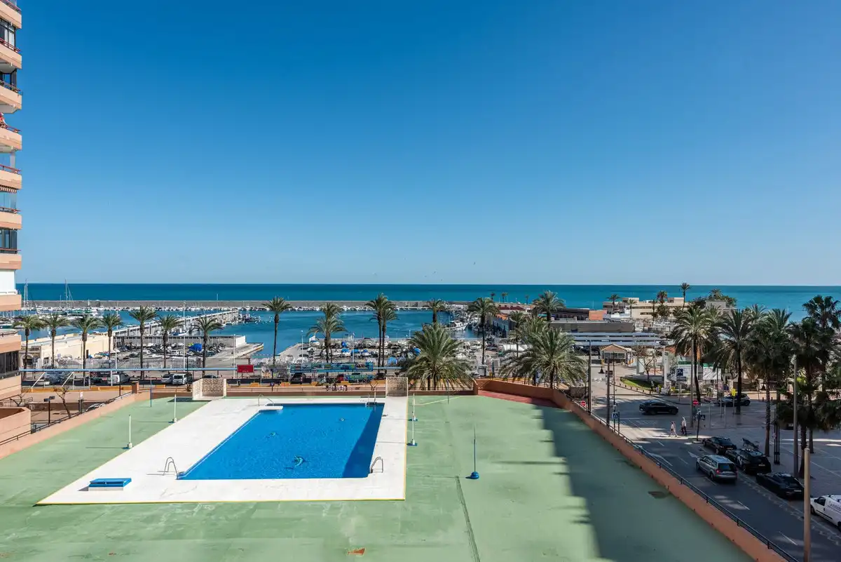 Piscina de Apartament en venda en Fuengirola amb Aire condicionat, Calefacció i Terrassa