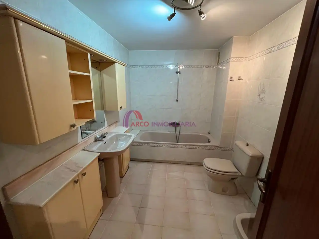Bathroom of Flat for sale in Burgos  with Heating, Parquet flooring and Terrace