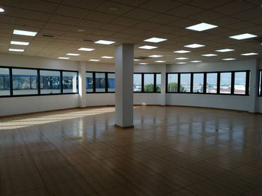 Oficina amb ascensor de lloguer a Periurbano Este - Campiña