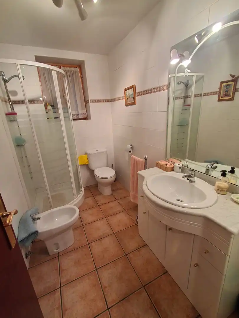 Baño de Casa adosada en venta en Eslava con Calefacción, Terraza y Amueblado