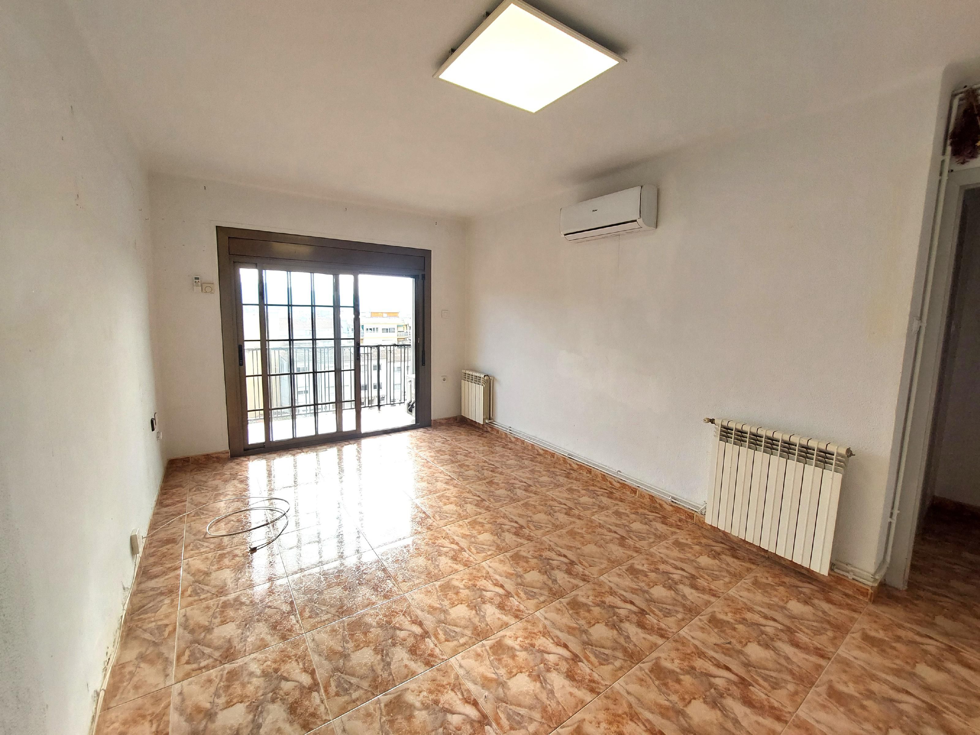 Sala d'estar de Pis en venda en Olesa de Montserrat amb Aire condicionat, Calefacció i Balcó