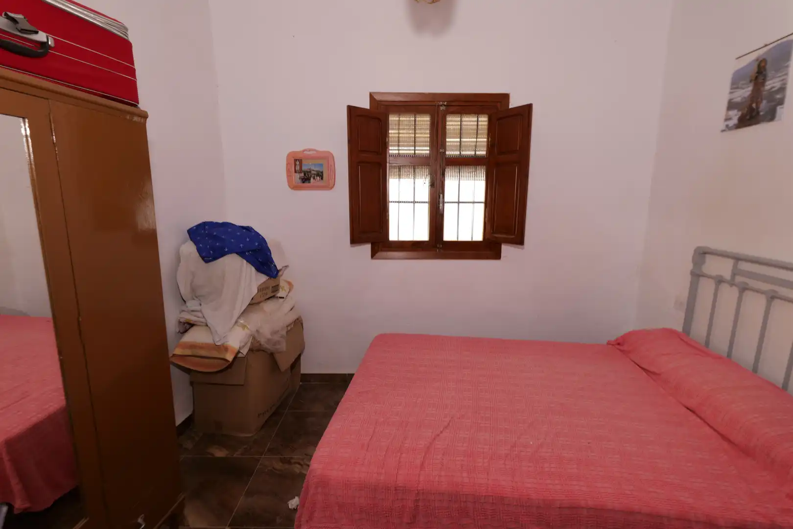 Habitación de Casa adosada en venta en Turón con Jardín privado, Terraza y Amueblado