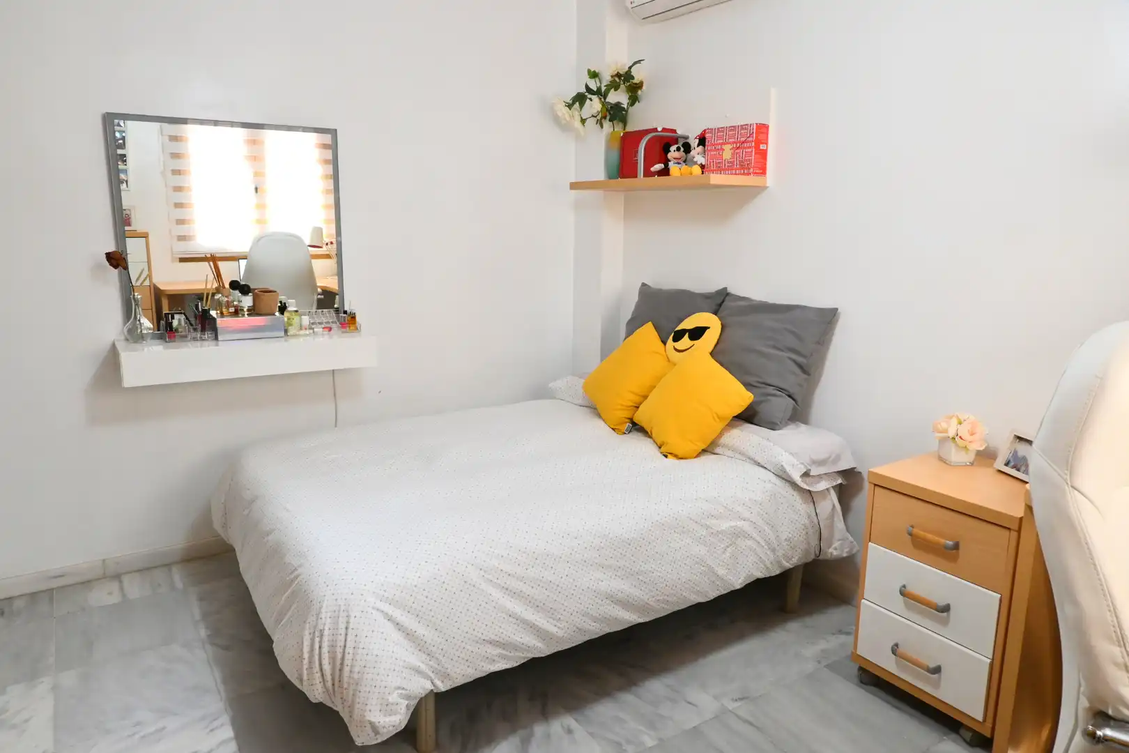 Habitación de Casa adosada en venta en Las Gabias con Aire acondicionado, Calefacción y Terraza