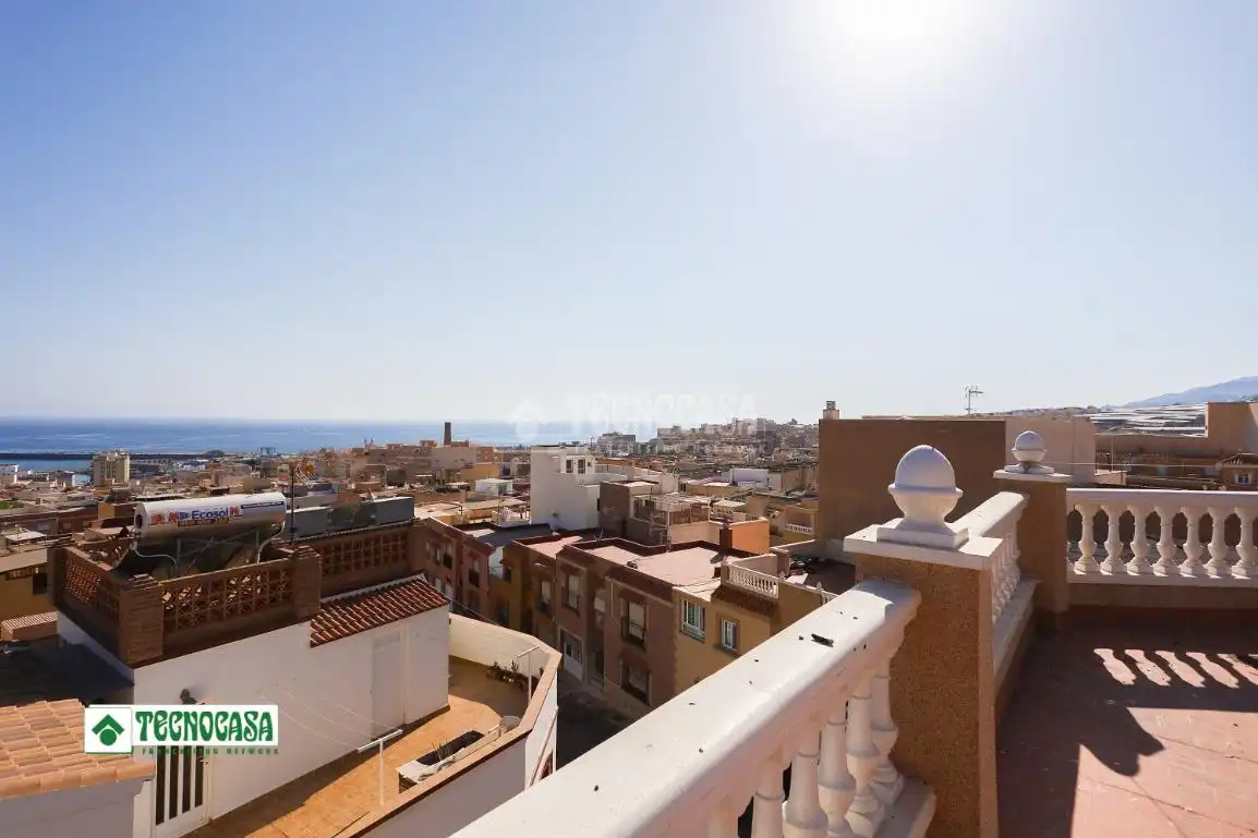 Vista exterior de Piso en venta en Adra con Aire acondicionado, Calefacción y Terraza