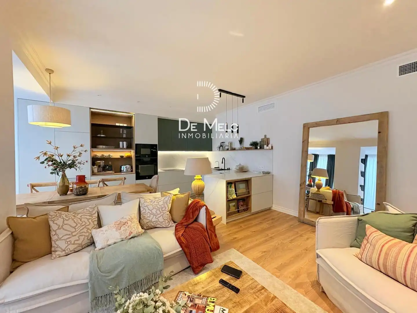 Wohnzimmer von Wohnung zum Verkauf in Barcelona mit Klimaanlage, Heizung und Parkett