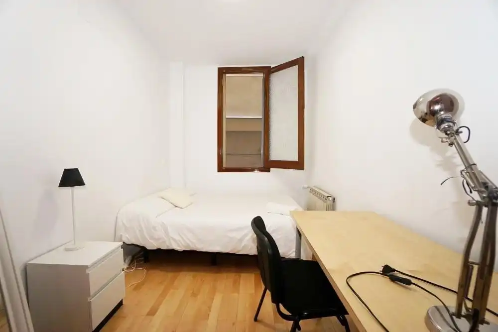 Habitación de Piso de alquiler en Madrid con Calefacción y Amueblado