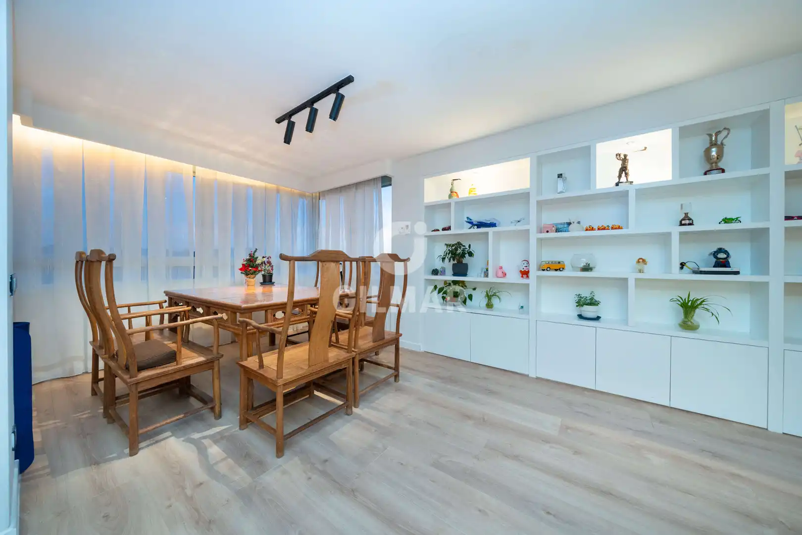 Comedor de Dúplex en venta en Madrid con Calefacción, Jardín privado y Trastero