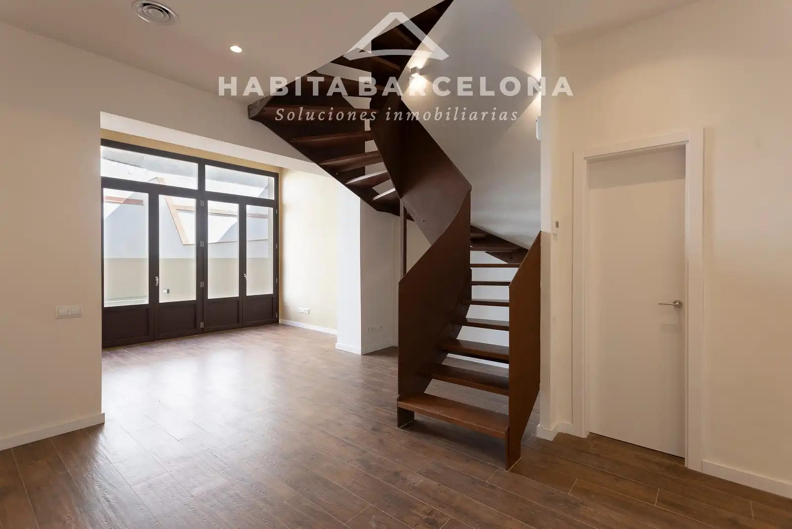 Dúplex en venta en Barcelona con Aire acondicionado, Calefacción y Jardín privado