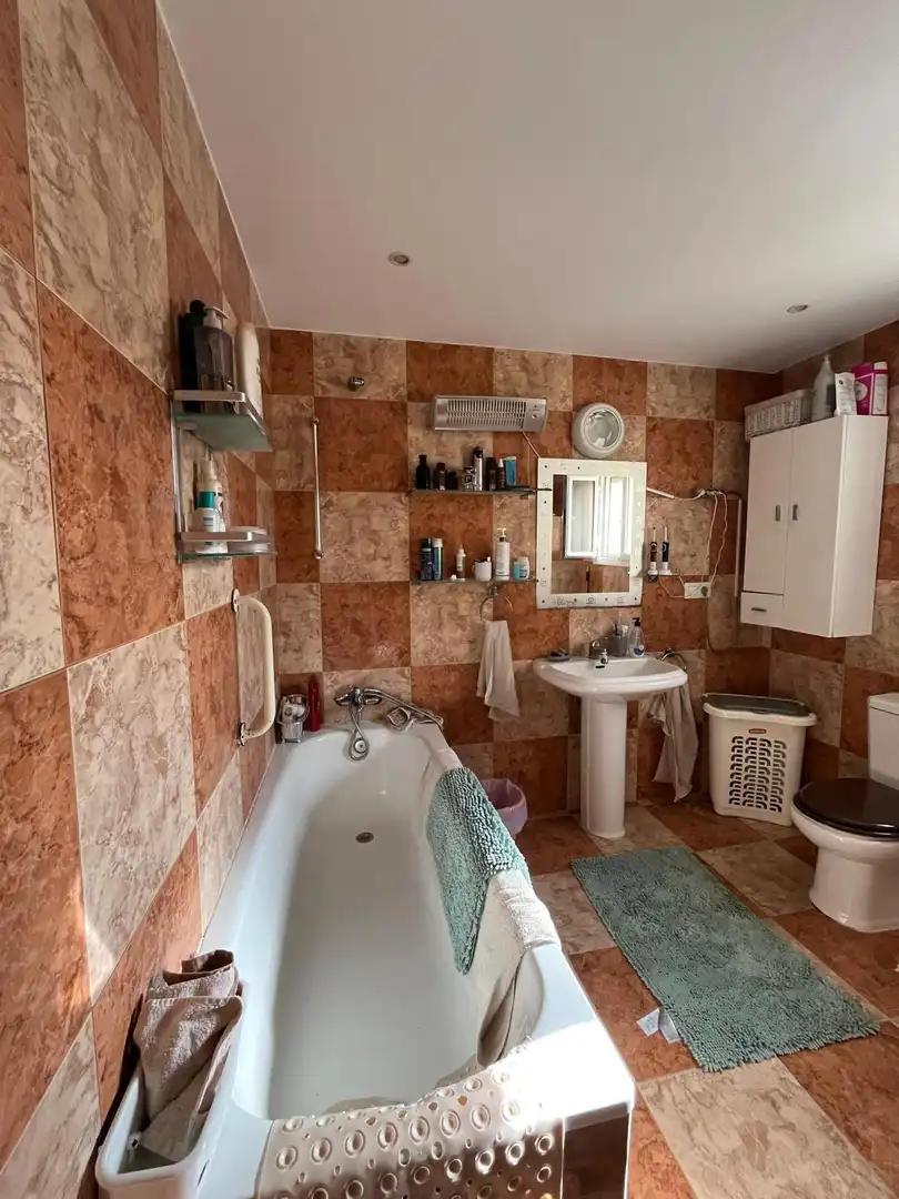 Badezimmer von Country house zum Verkauf in Chiclana de la Frontera mit Privatgarten, Abstellraum und Schwimmbad