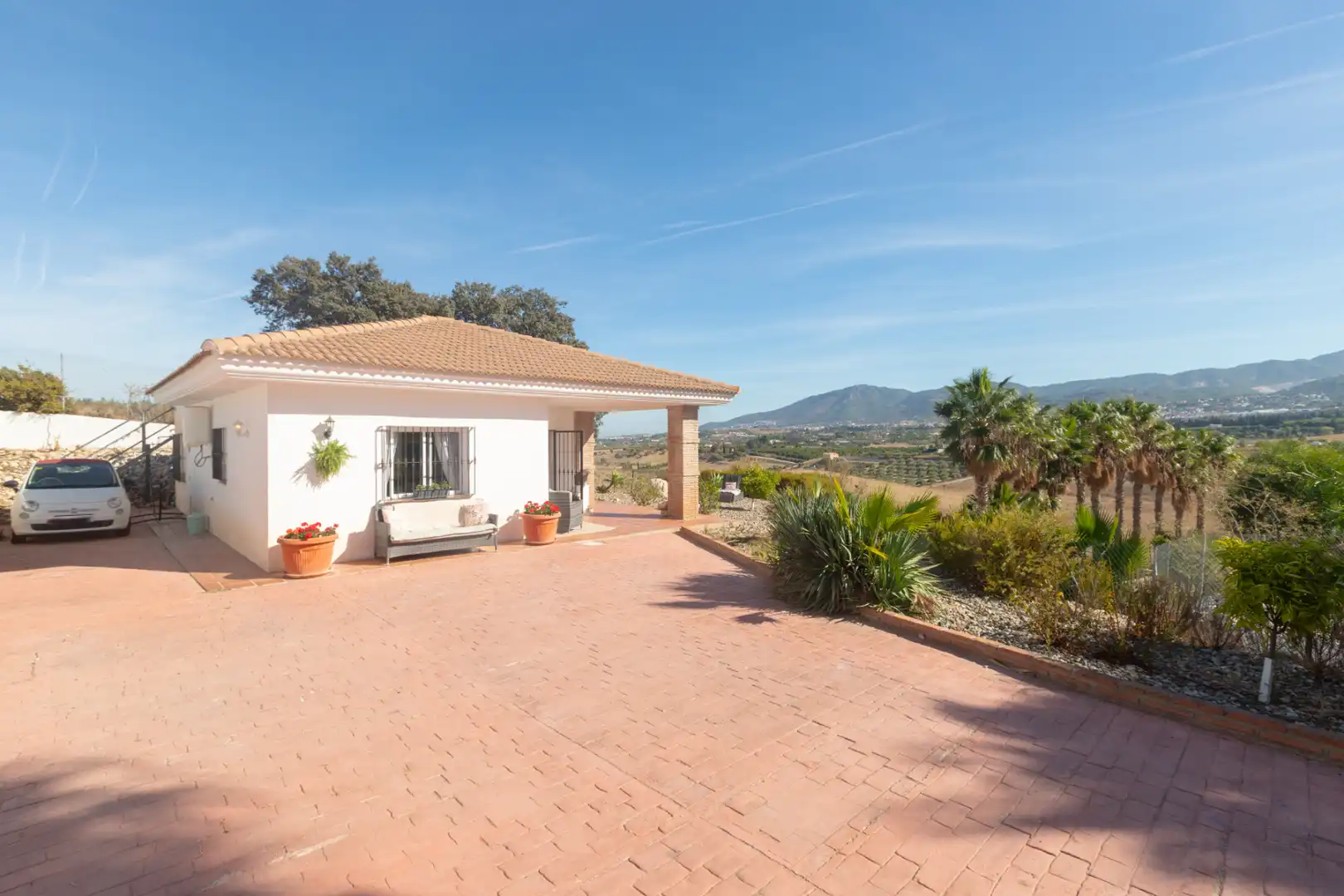 Vista exterior de Casa o chalet en venta en Alhaurín de la Torre con Aire acondicionado, Calefacción y Jardín privado