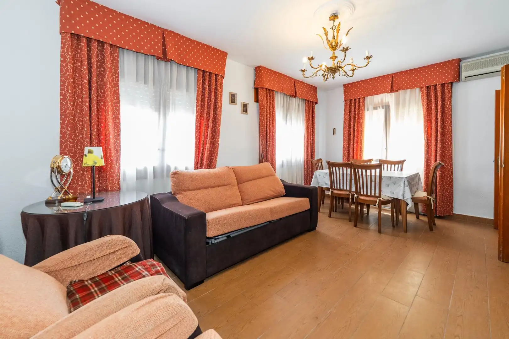 Sala d'estar de Casa o xalet en venda en Yuncler amb Aire condicionat, Calefacció i Jardí privat