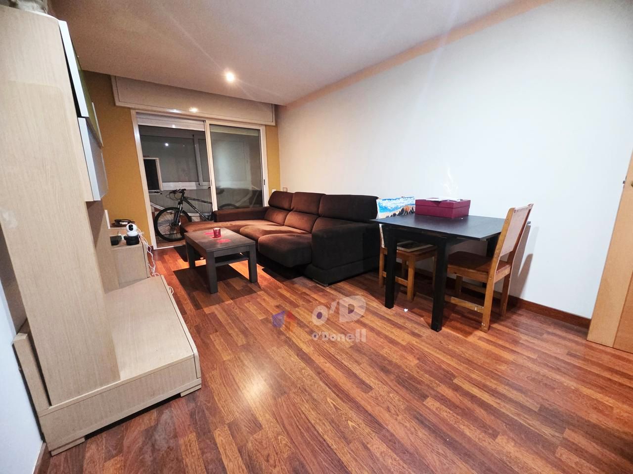 Living room of Flat for sale in Sant Boi de Llobregat  with Air Conditioner, Heating and Parquet flooring