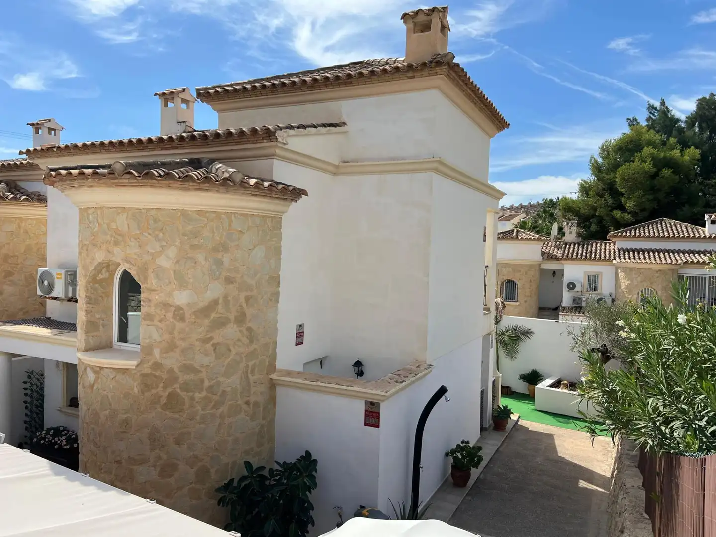 Exterior view of Detached homes for sale in El Campello  with Air Conditioner, Private garden and Balcony