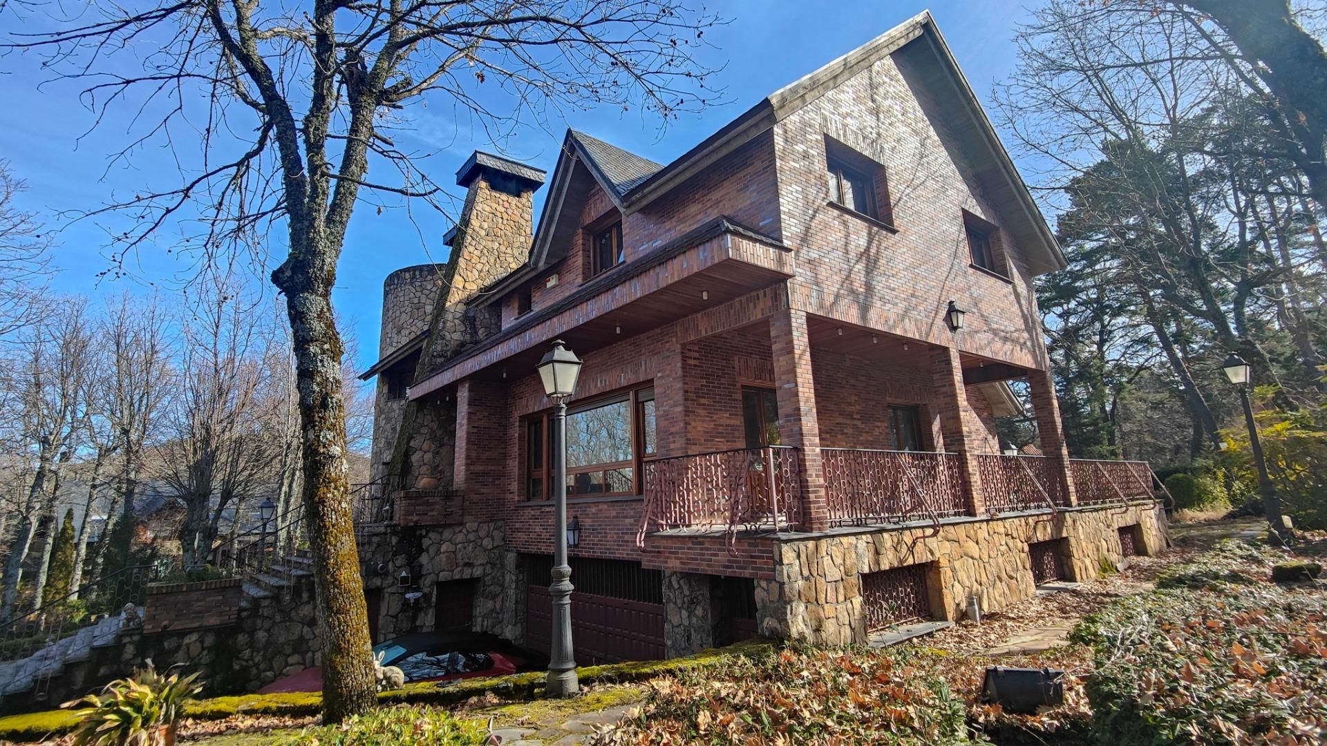 Vista exterior de Casa o chalet en venta en El Espinar con Calefacción, Jardín privado y Terraza