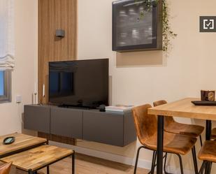 Living room of Flat to rent in  Madrid Capital  with Air Conditioner, Heating and Furnished