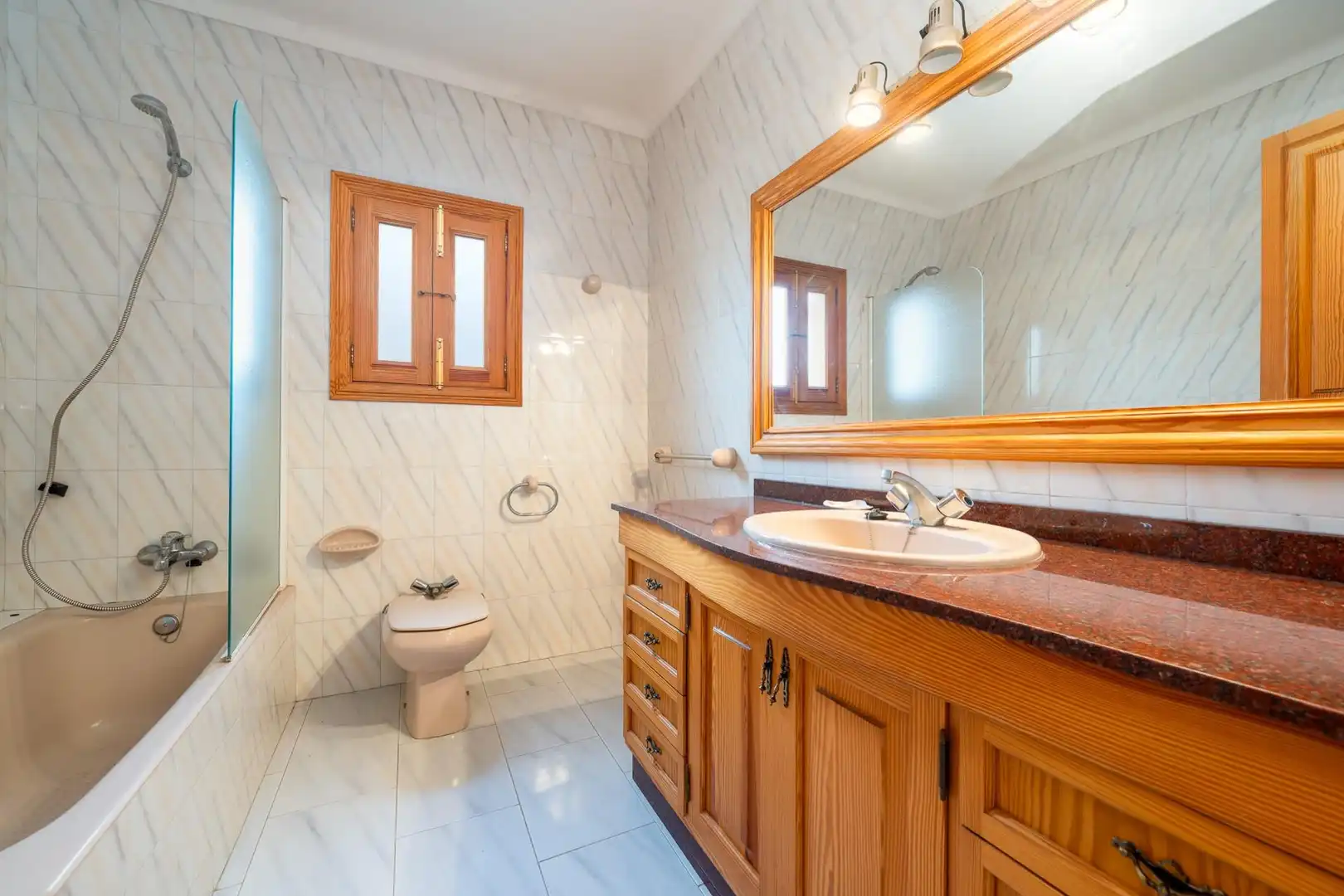Bathroom of Houses for sale in Petra  with Terrace and Balcony