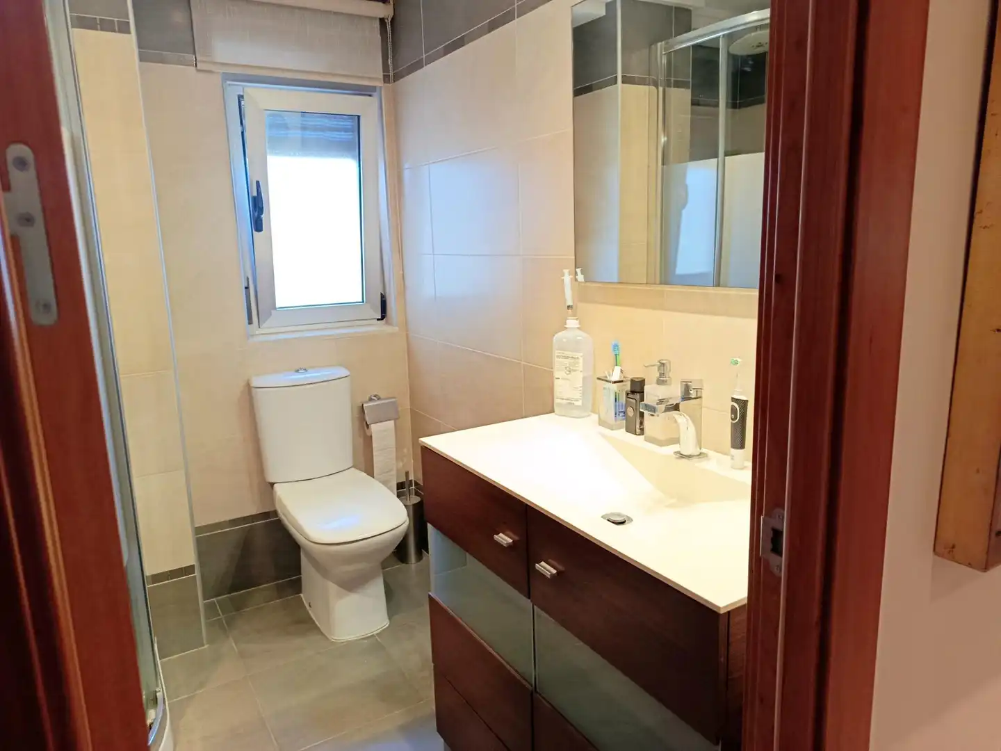 Badezimmer von Wohnungen zum Verkauf in Alicante / Alacant mit Klimaanlage, Heizung und Alarm