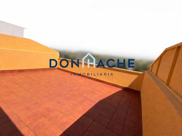 Terraced house with balcony for sale in Oeste