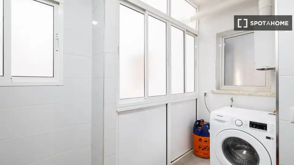Badezimmer von Wohnungen zur untervermieten in Málaga mit Klimaanlage, Terrasse und Möbliert