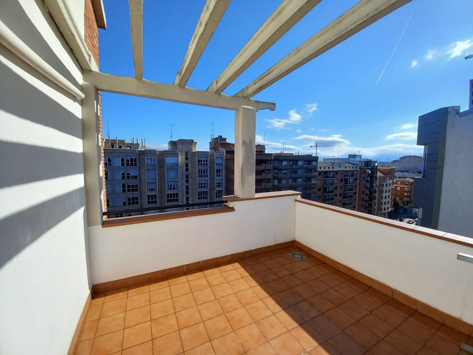 Terrassa de Àtic en venda en  Logroño amb Calefacció