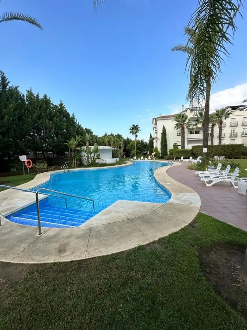 Piscina de Apartament en venda en Marbella amb Aire condicionat i Terrassa