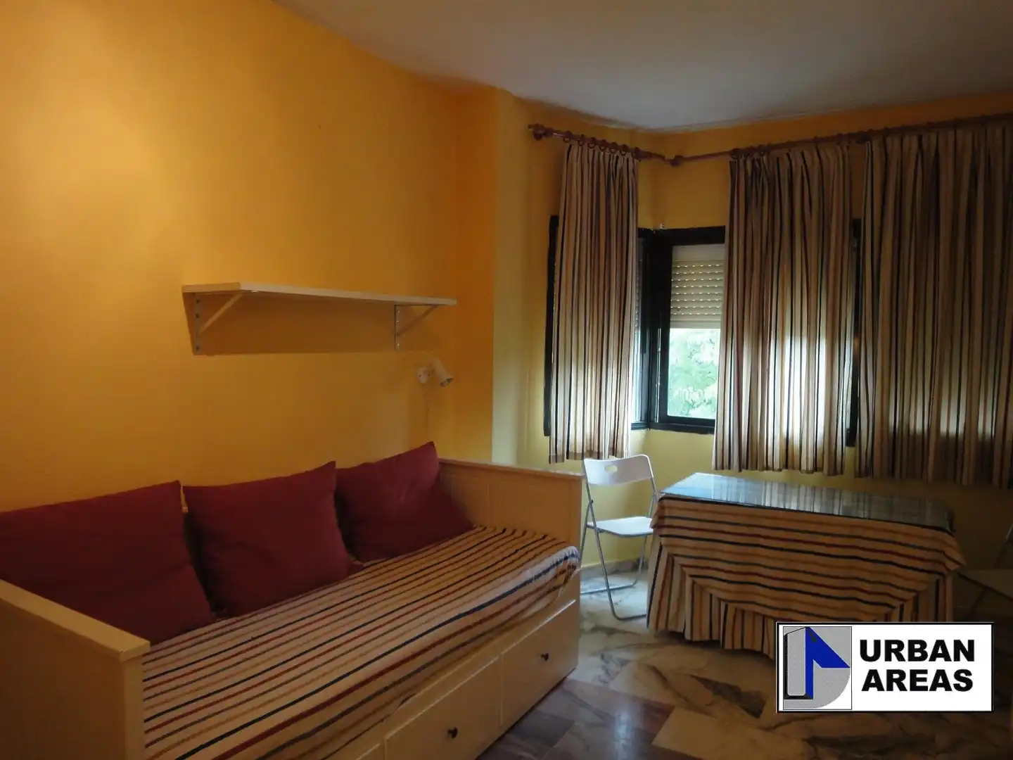 Habitación de Estudio de alquiler en Sevilla con Aire acondicionado, Calefacción y Amueblado
