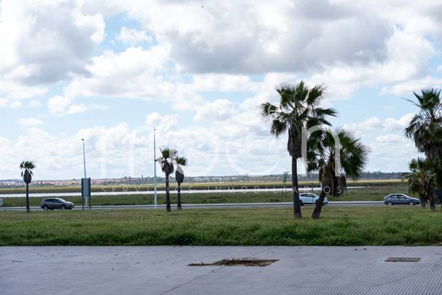 Piso en Venta en Calle Pilar Miró en El Carmen - Cardeñas