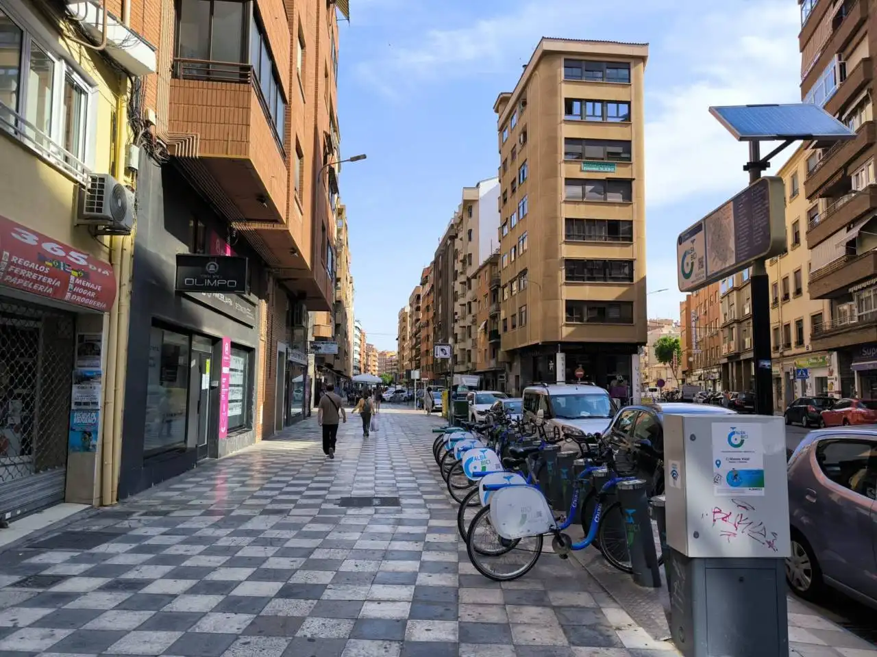 Vista exterior de Pis en venda en Albacete amb Balcó