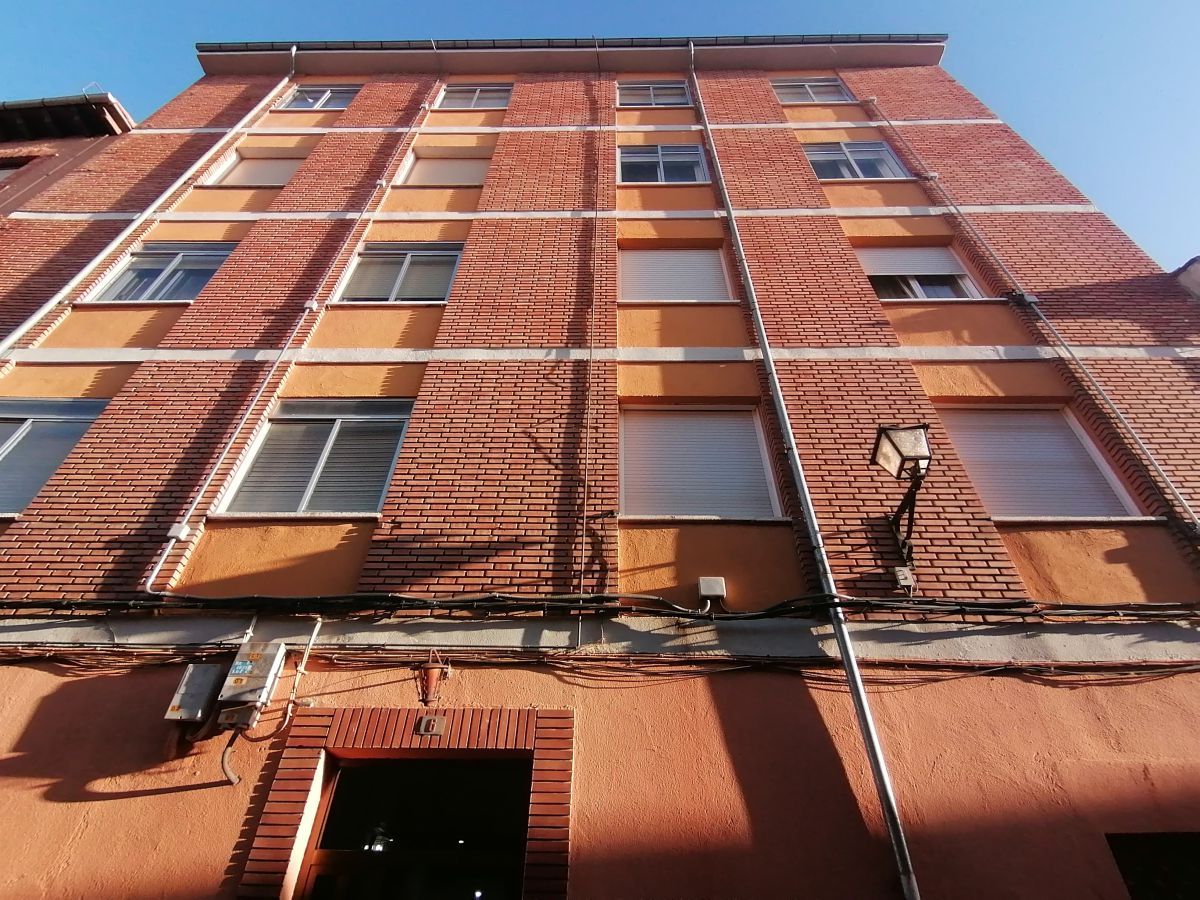 Außenansicht von Wohnung zum verkauf in Medina de Rioseco mit Heizung, Parkett und Abstellraum