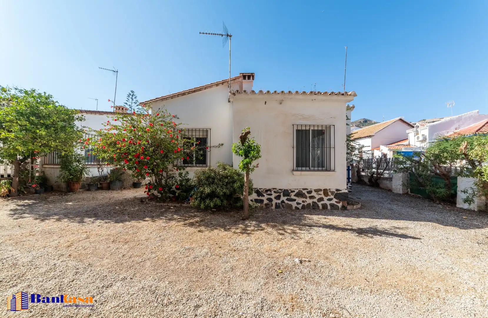 Vista exterior de Casa o xalet en venda en Málaga amb Jardí privat