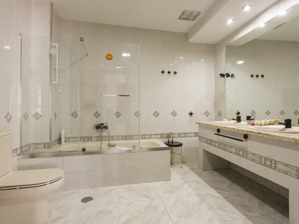 Bathroom of Houses for sale in Granada  with Heating and Swimming Pool