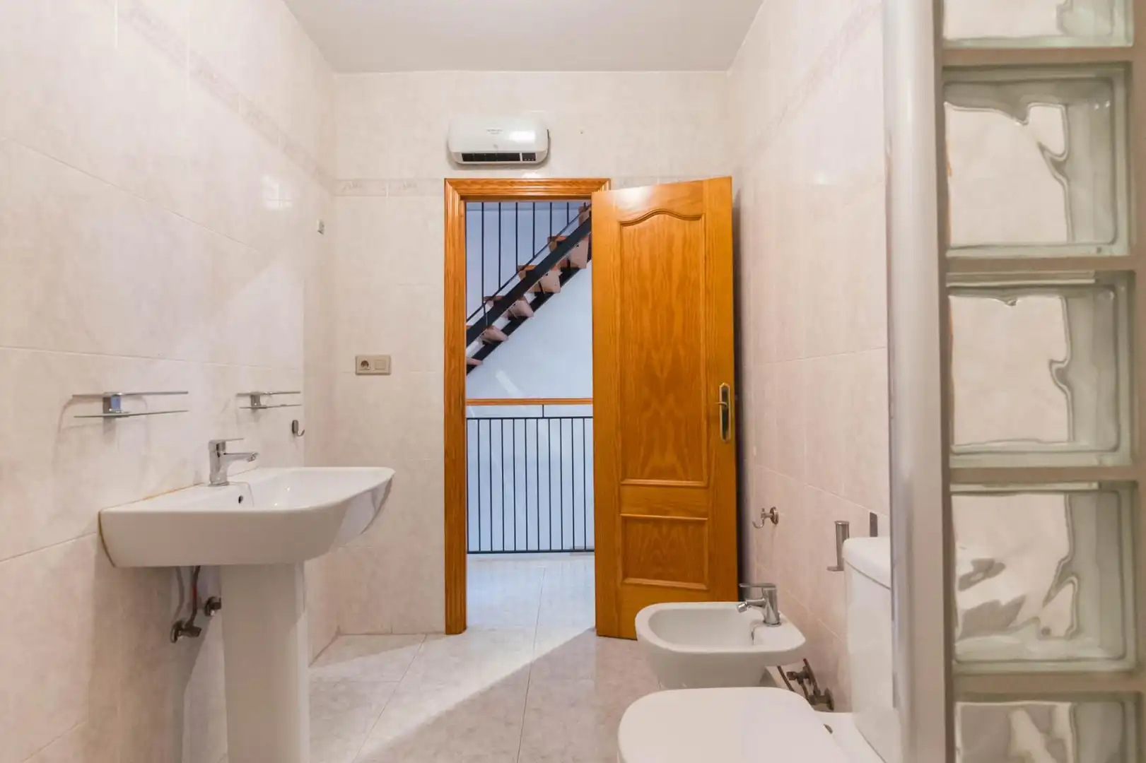 Badezimmer von Einfamilien-Reihenhaus zum Verkauf in Murcia mit Klimaanlage