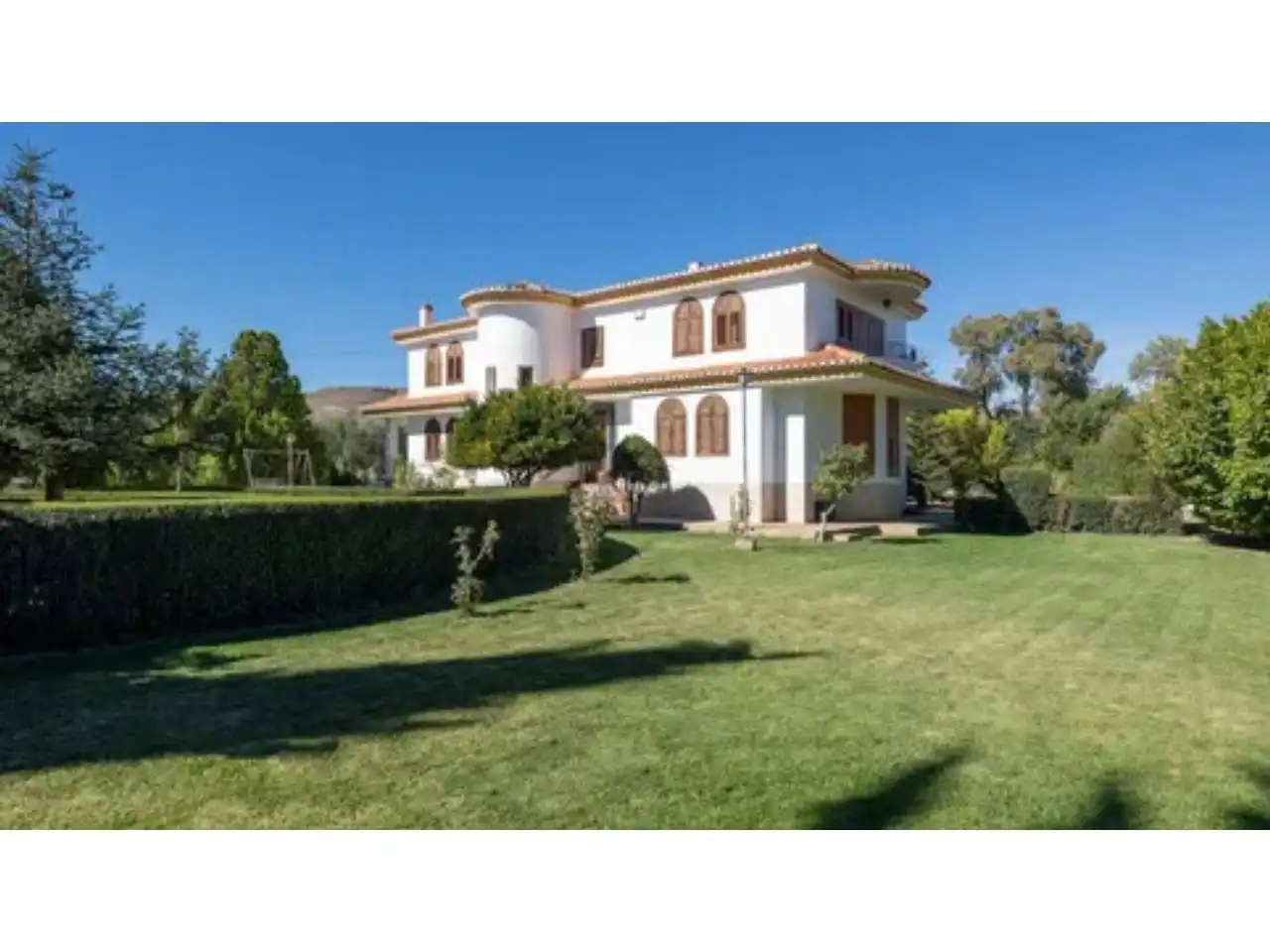 Vista exterior de Casa o xalet en venda en Baza amb Calefacció, Jardí privat i Terrassa