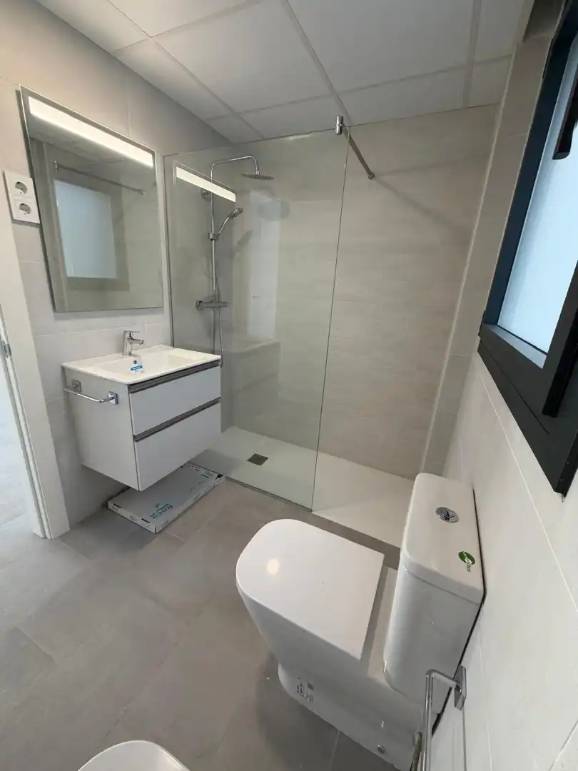 Baño de Dúplex en venta en La Llagosta con Aire acondicionado, Calefacción y Terraza