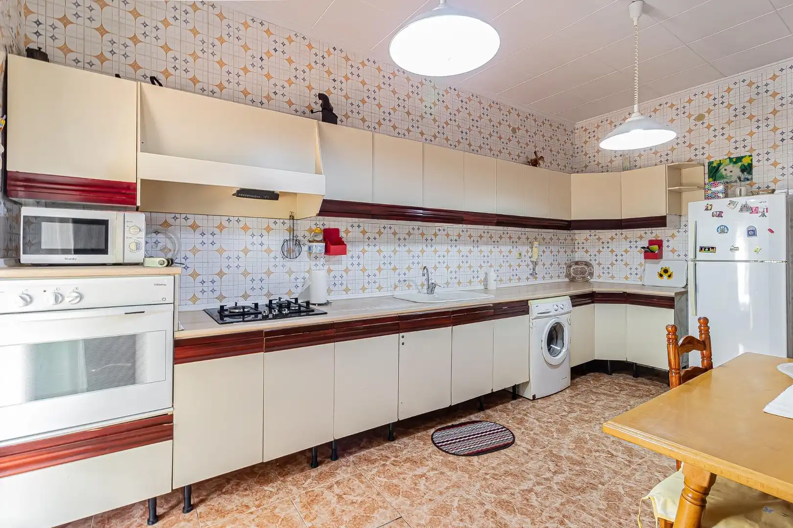 Küche von Einfamilien-Reihenhaus zum Verkauf in Cartagena mit Privatgarten, Abstellraum und Balkon