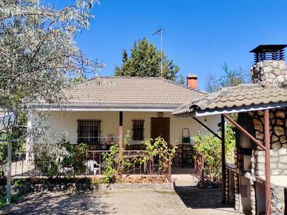 Vista exterior de Casa o xalet en venda en Hueva amb Aire condicionat i Terrassa