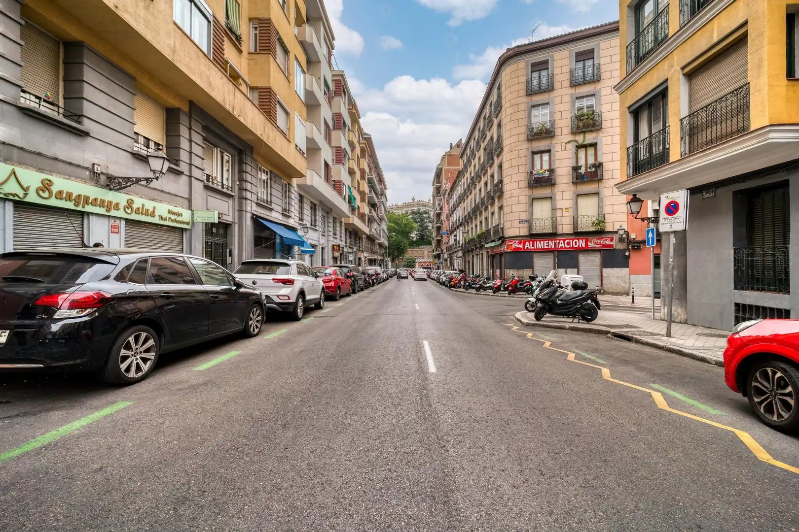 Außenansicht von Erdgeschoss zum Verkauf in Madrid mit Heizung und Terrasse