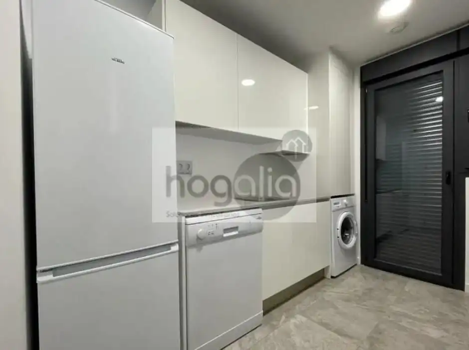 Cuina de Planta baixa de lloguer en Sevilla amb Aire condicionat, Terrassa i Moblat