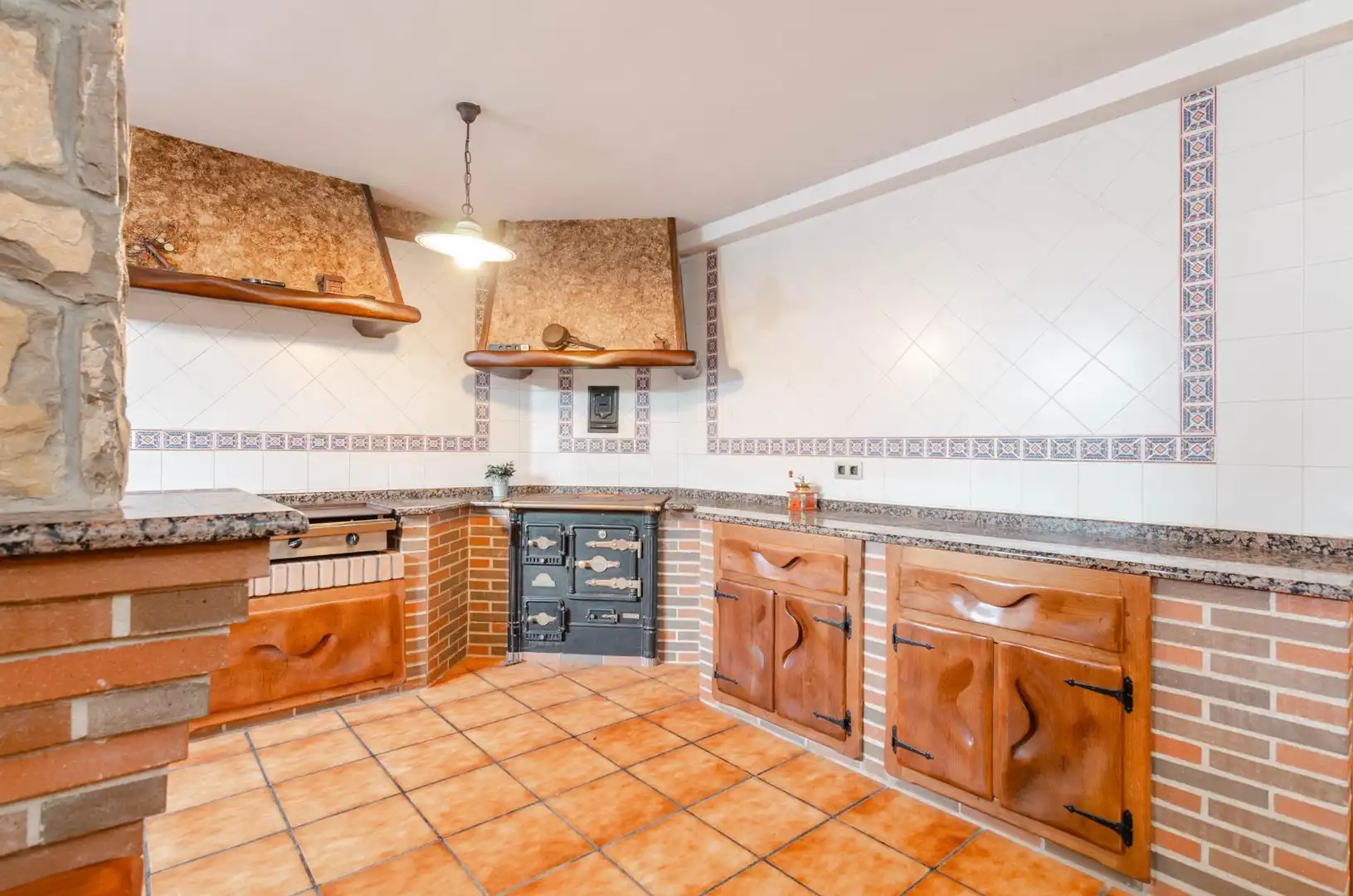 Cocina de Casa o chalet en venta en Santo Adriano con Calefacción, Piscina y Alarma
