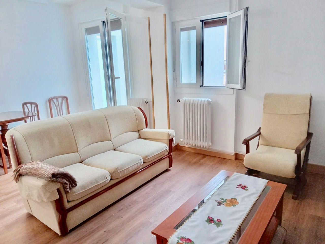 Living room of Flat to rent in Donostia - San Sebastián   with Heating, Furnished and Oven