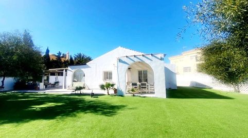 Chalet con piscina en parcela propia de 1.300 m
